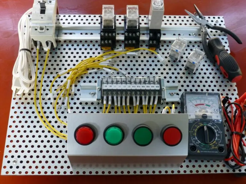 シーケンス実習盤 シーケンス制御作業検定の実技試験対策用作業盤 KENTEI-PLC