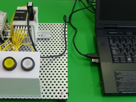 通信ケーブルでPCとPLCを接続